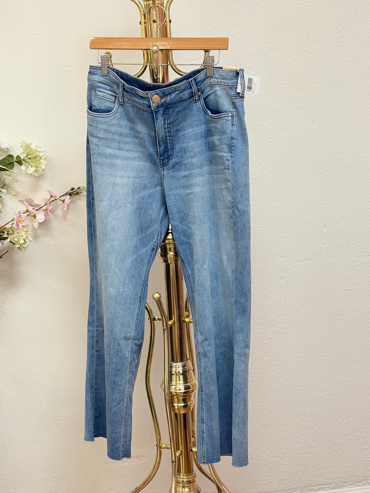 Kut Kelsey High Rise Fab Ab Ankle Flare N-Set Leg