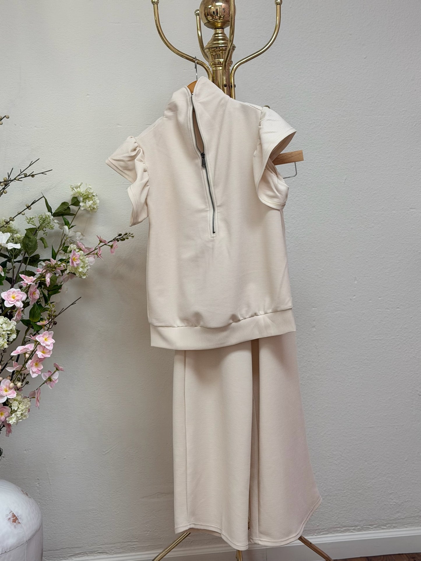 Textured Ruffled Sleeve Zipped Set
