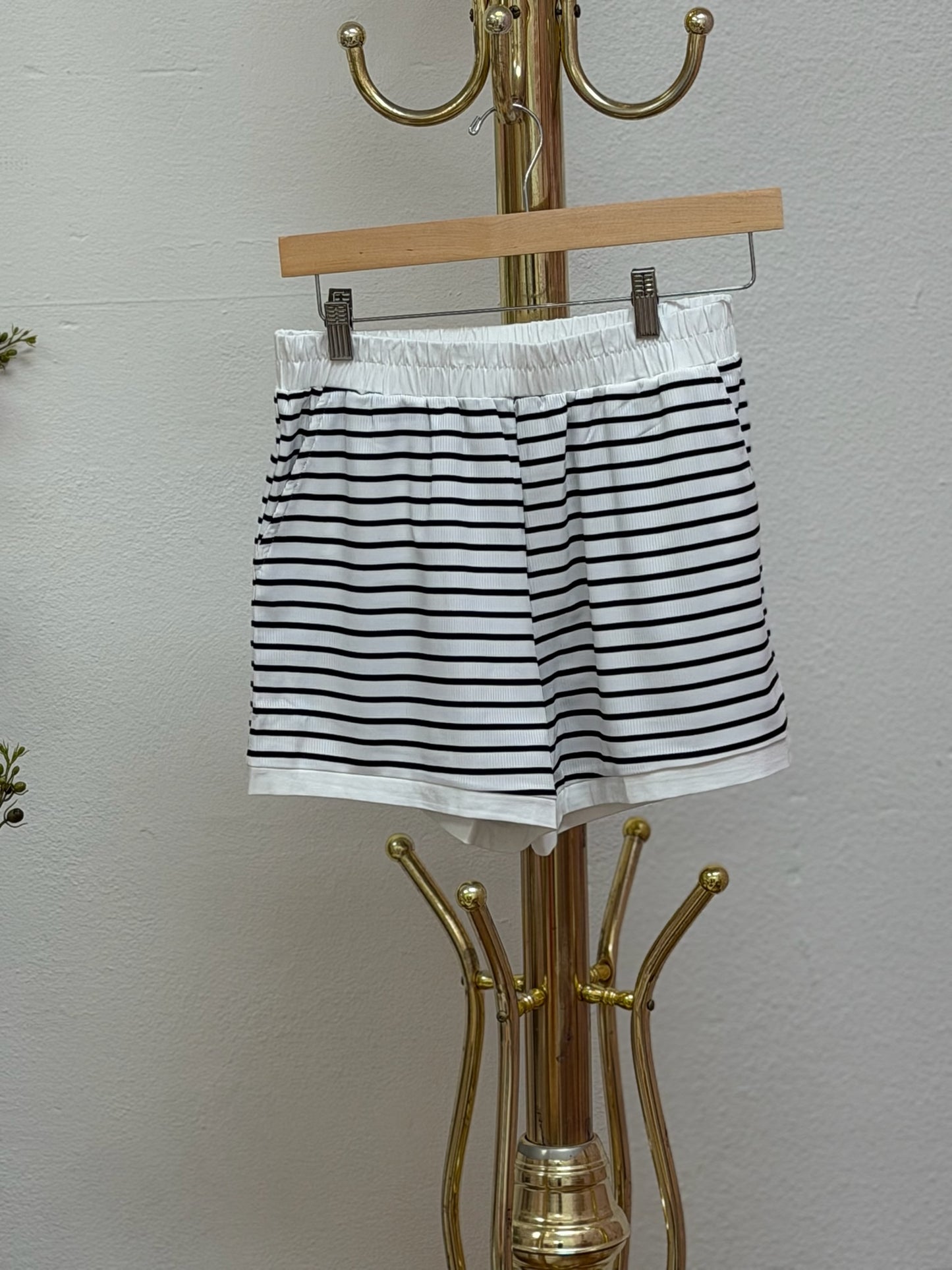 White Stripe Contrast Edge Short Set