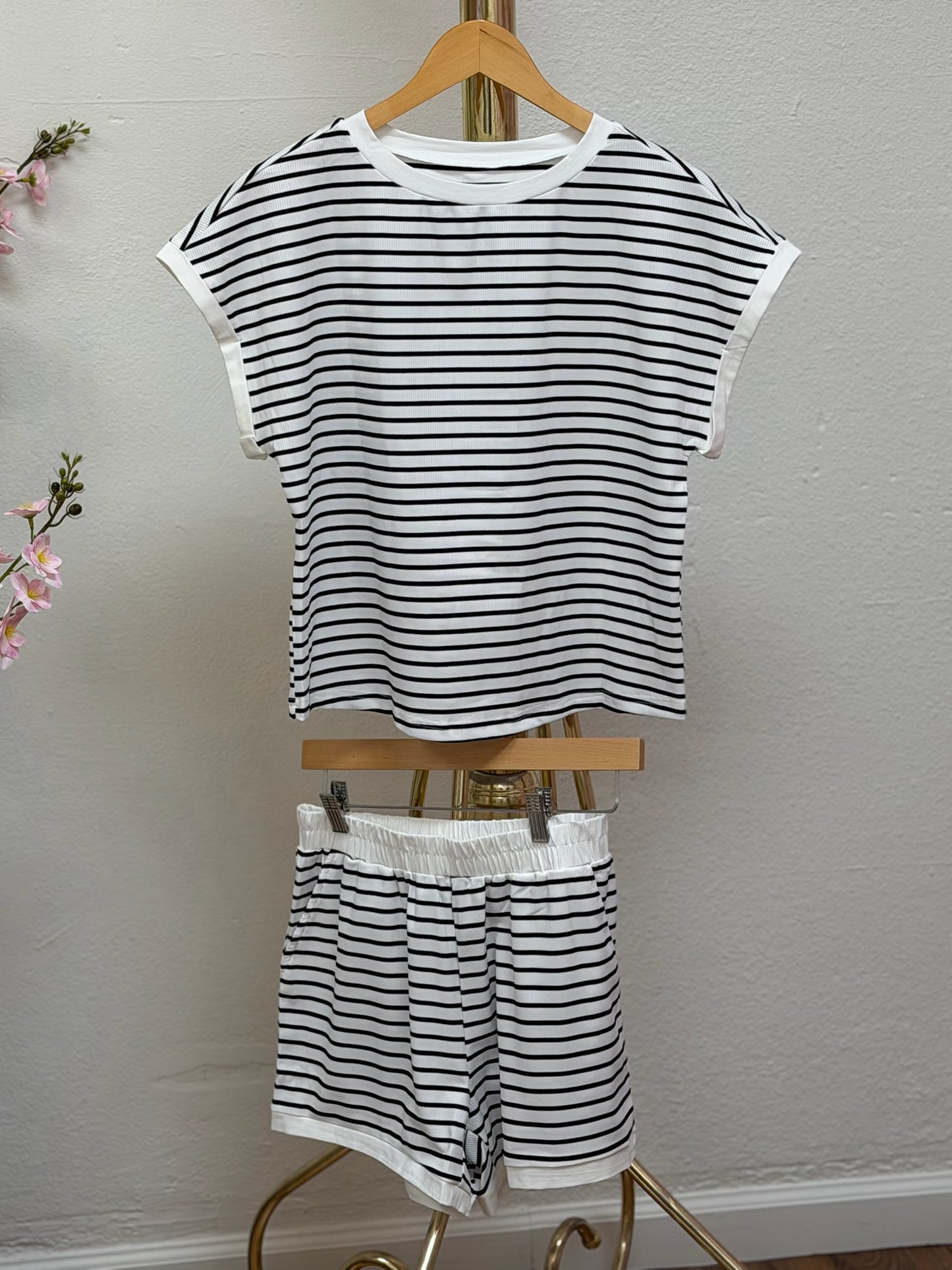 White Stripe Contrast Edge Short Set